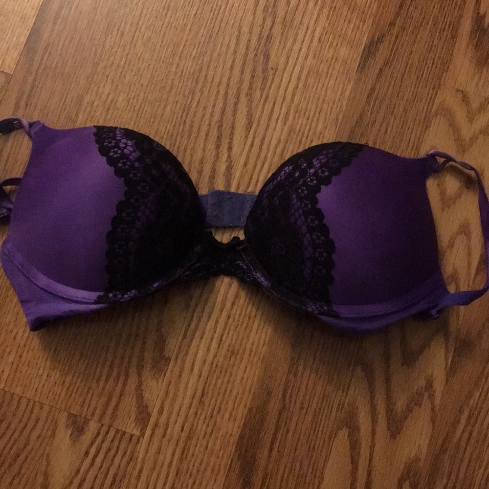 Size 34B bombshell plunge Victoria secret bra.
